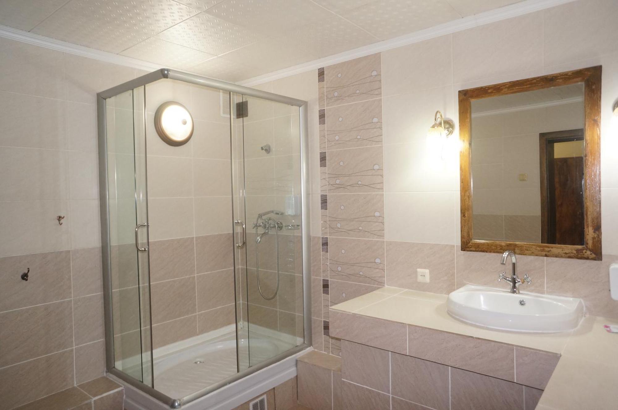 Galirad Hotel Ustʼ-Kamenogorsk 객실 사진